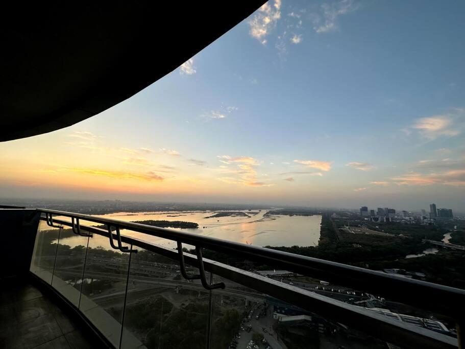 Cloud Stay@41St Floor โนอิดา ภายนอก รูปภาพ
